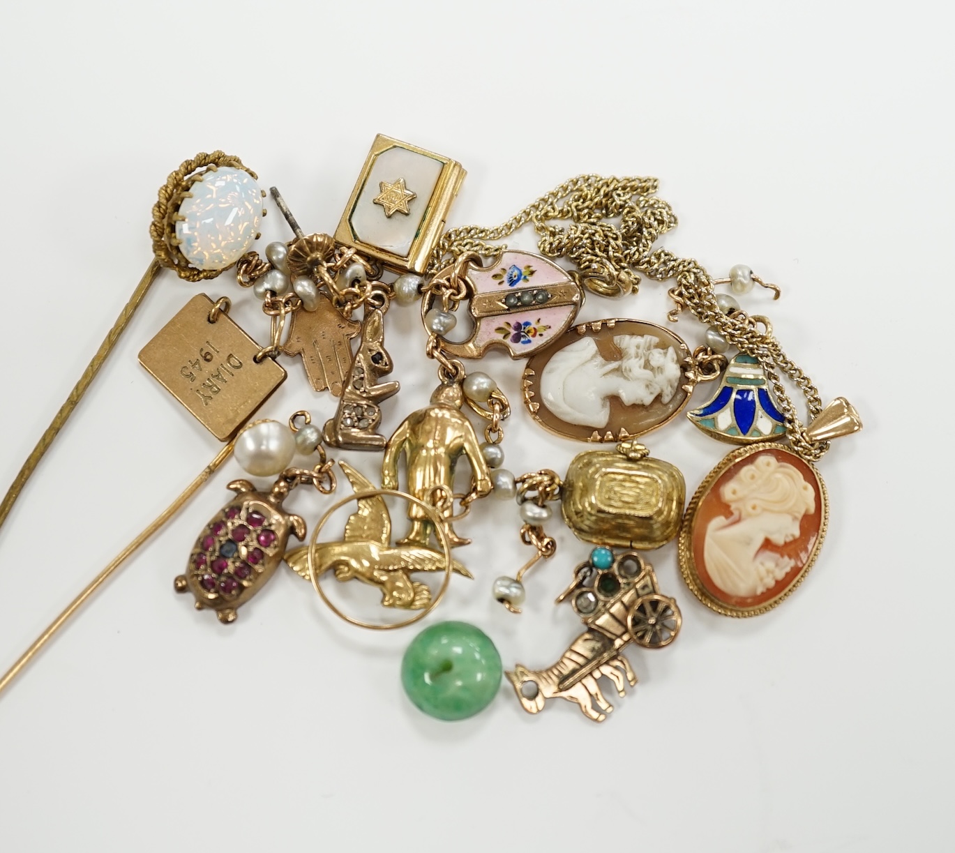 Sundry jewellery including a yellow metal charm bracelet (a.f.) with assorted charms including enamelled and 9ct, a modern 9ct gold and cameo shell pendant, on a gilt metal chain, two stick pins and three other items.